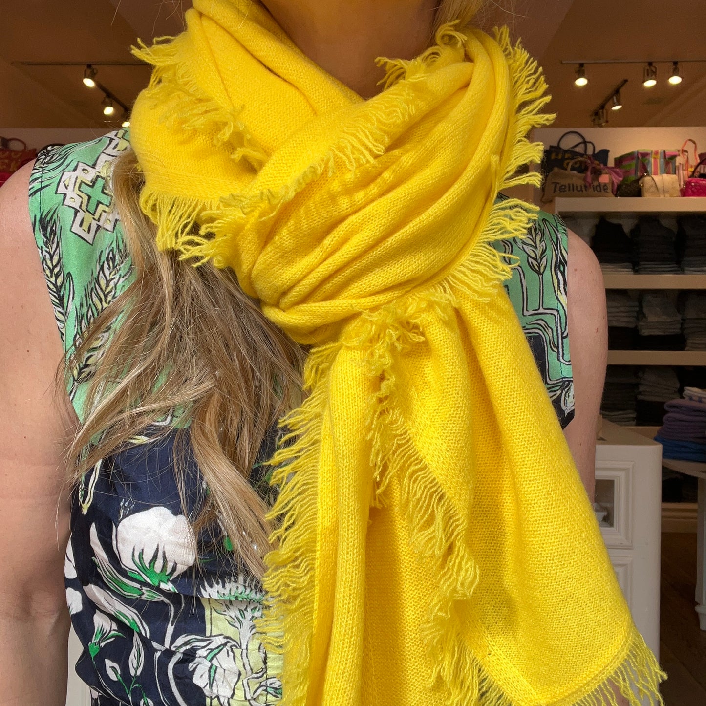 Van Kukil Isa Scarf