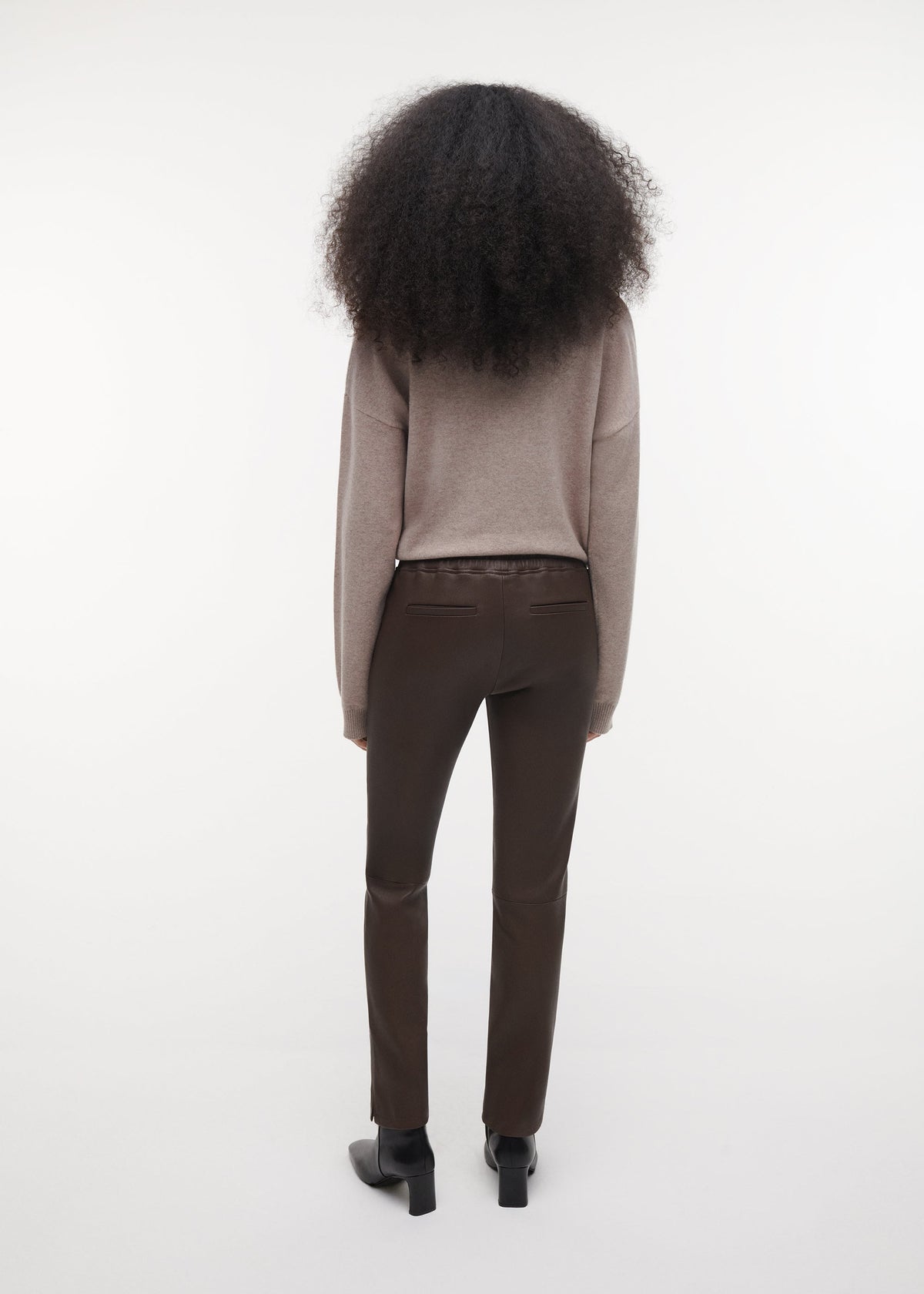 Studio AR Nora Trouser in Warm Brown, detail view