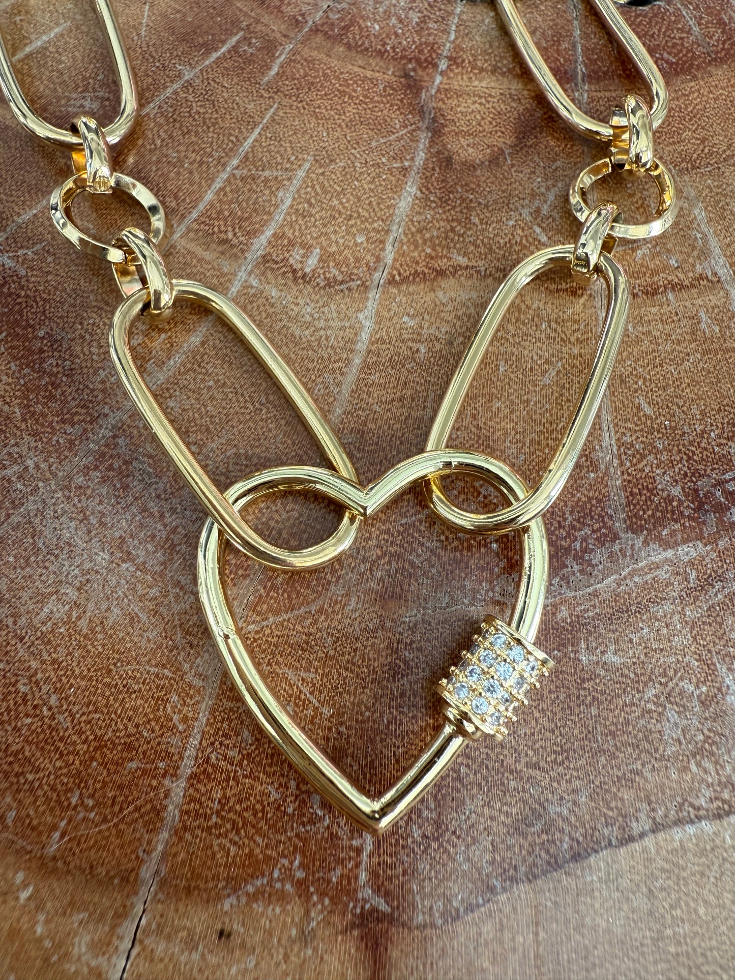 Cristina V 25" Large Chain w/Heart