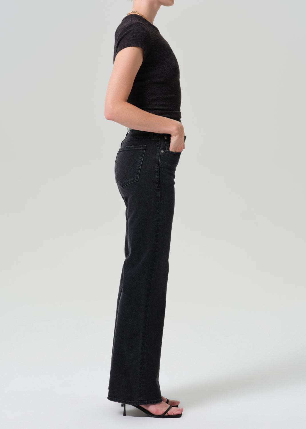 Citizens of Humanity Kimberly 70s Flare jean in Cateye, side view on model