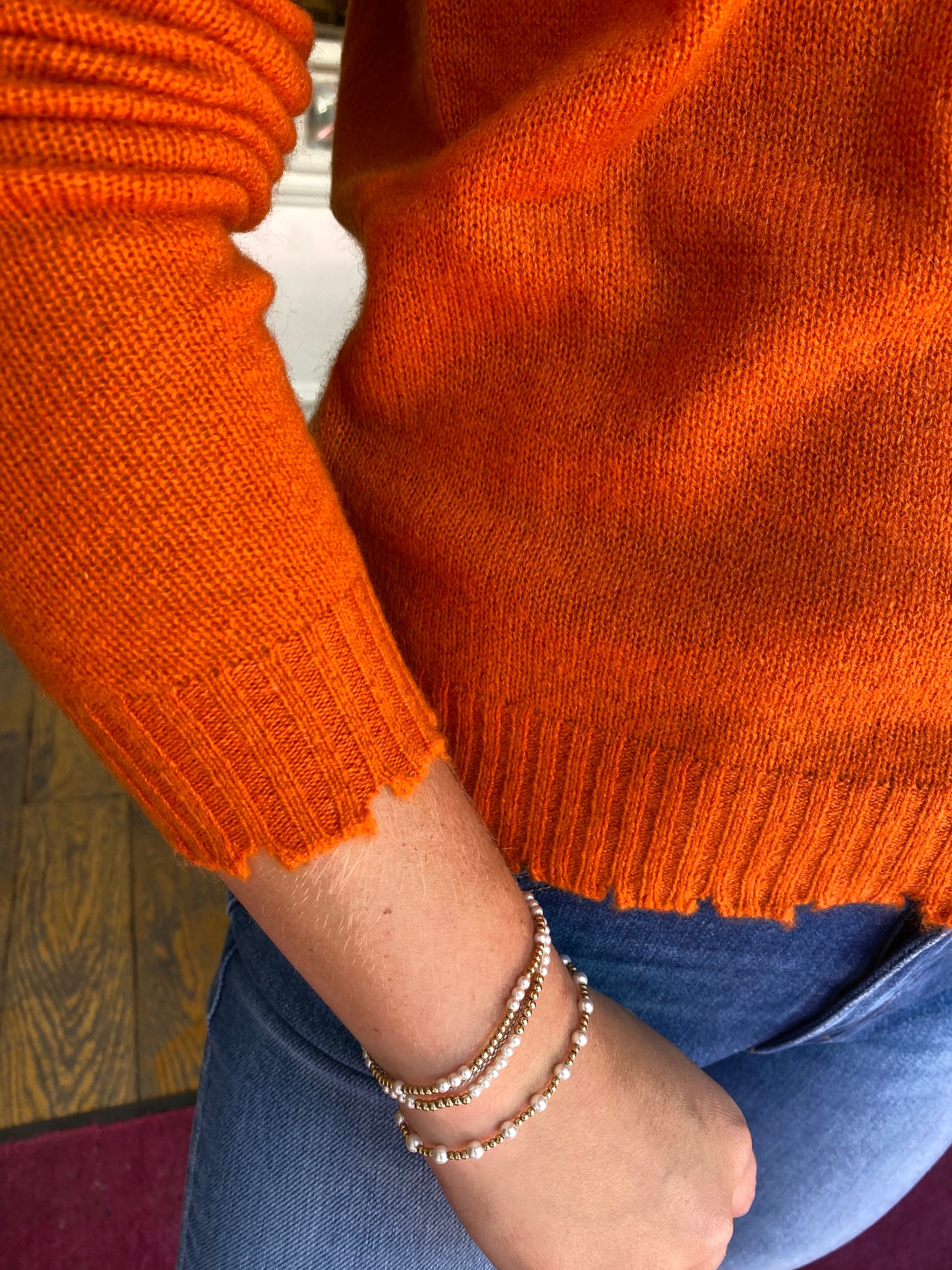 MR Frayed Cropped V Sweater