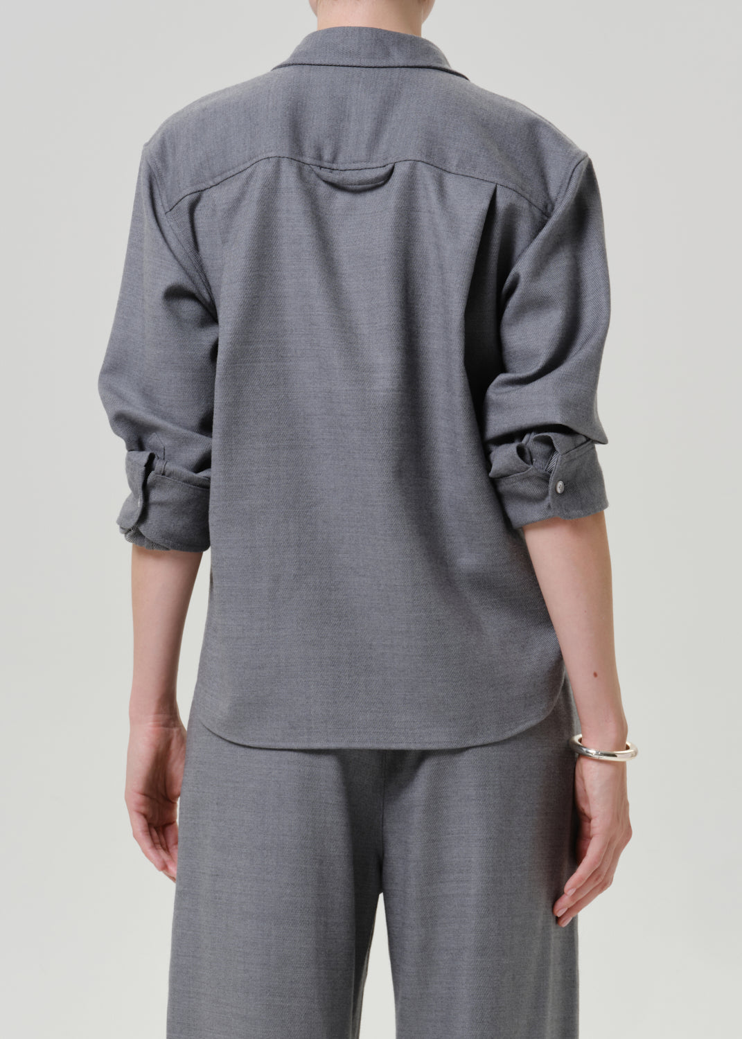 Citizens of Humanity Kayla Shrunken Shirt in Gris, shown on model, back view