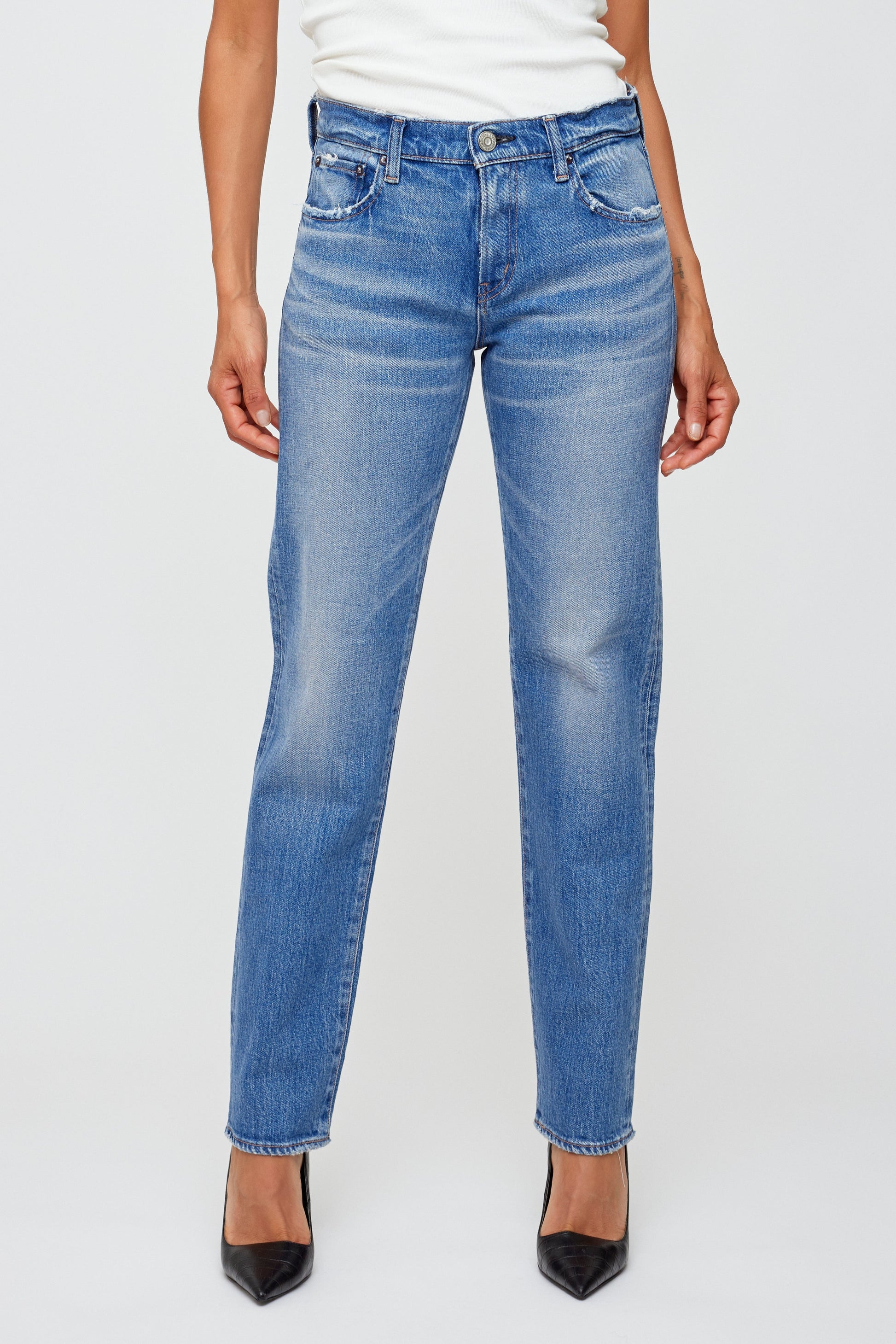 Moussy Slim Straight Groveland in Blue, front view