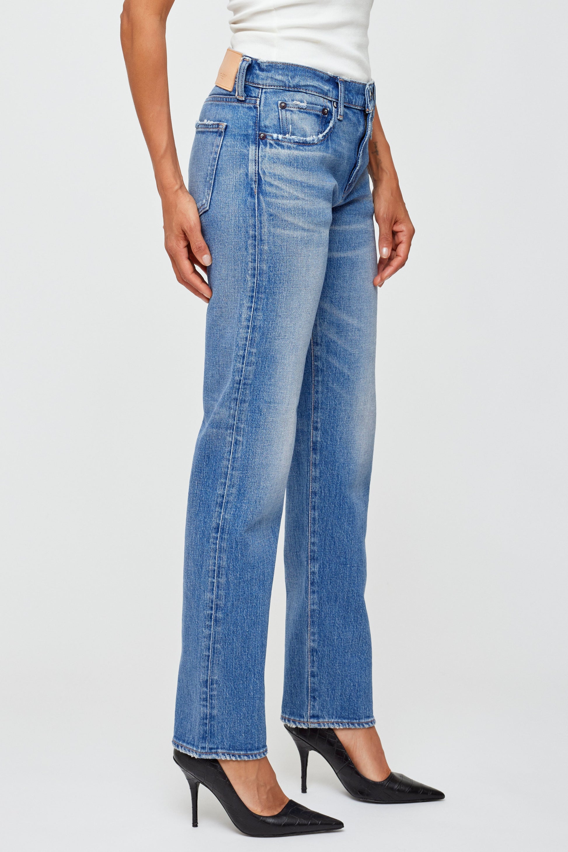 Moussy Slim Straight Groveland in Blue, detail view