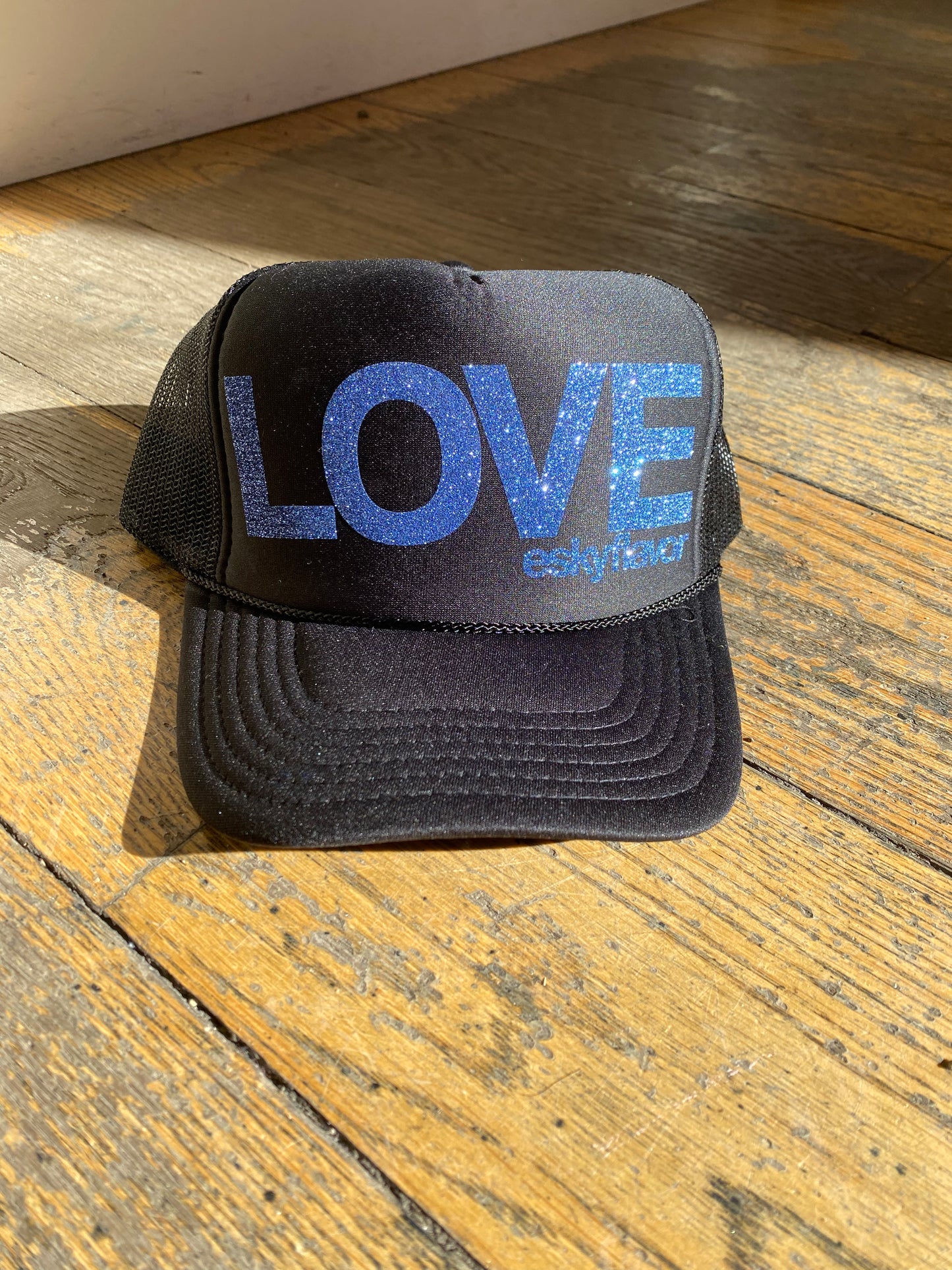 EskyFlavor Love Hat