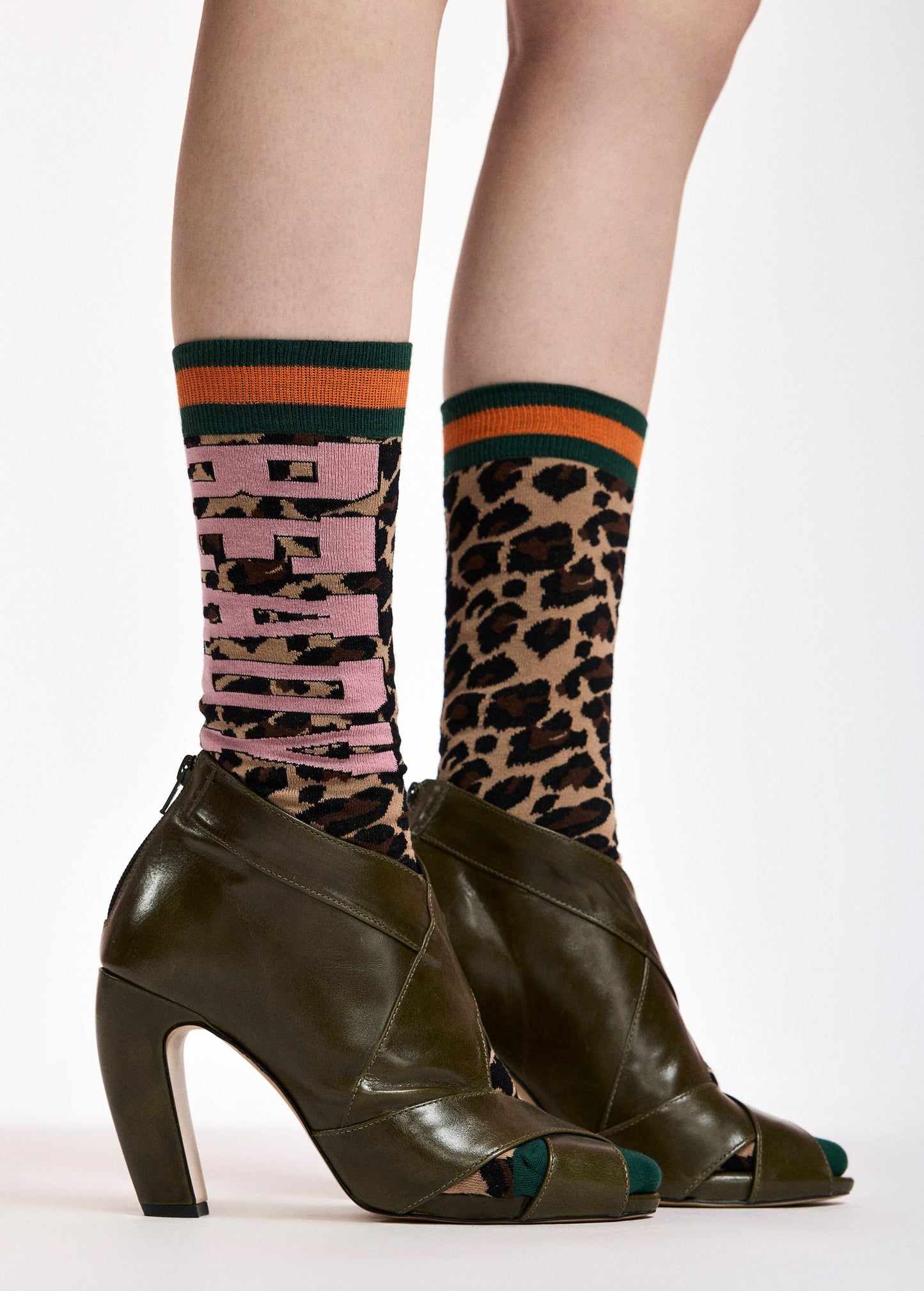Essentiel Antwerp Keast Jacquard Socks in Desert Muse, detail view