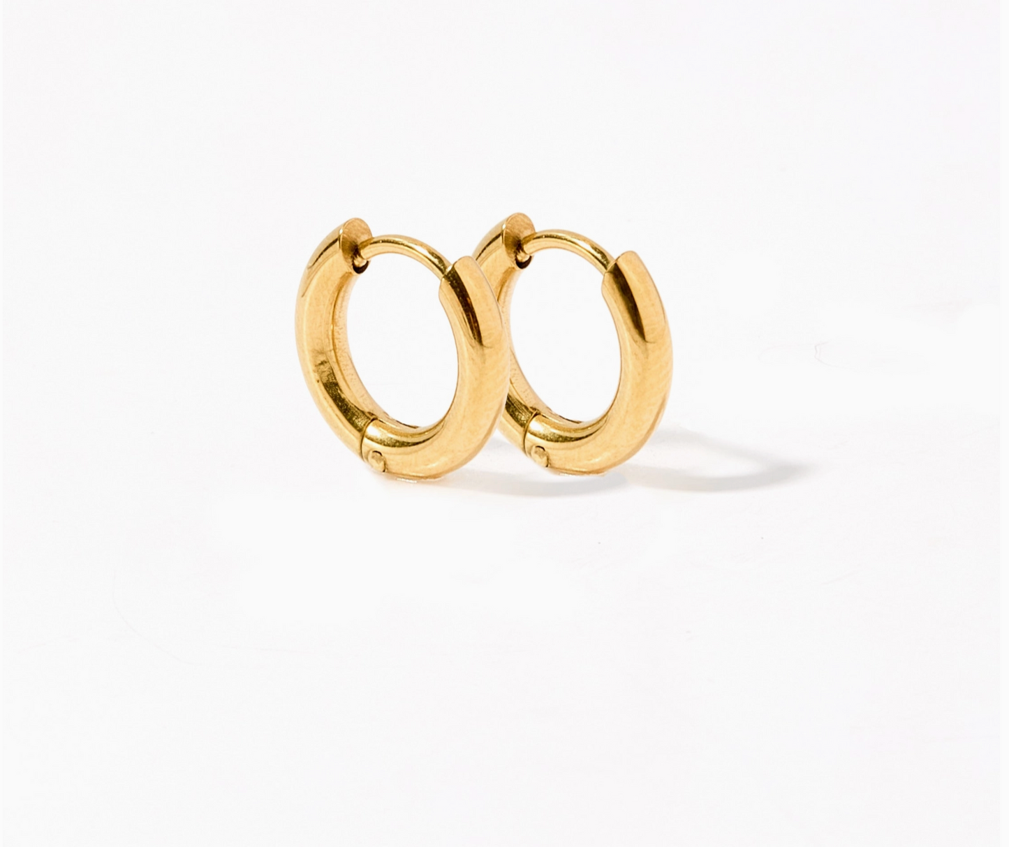 Huggie Earrings Scarlett Hoop 10mm