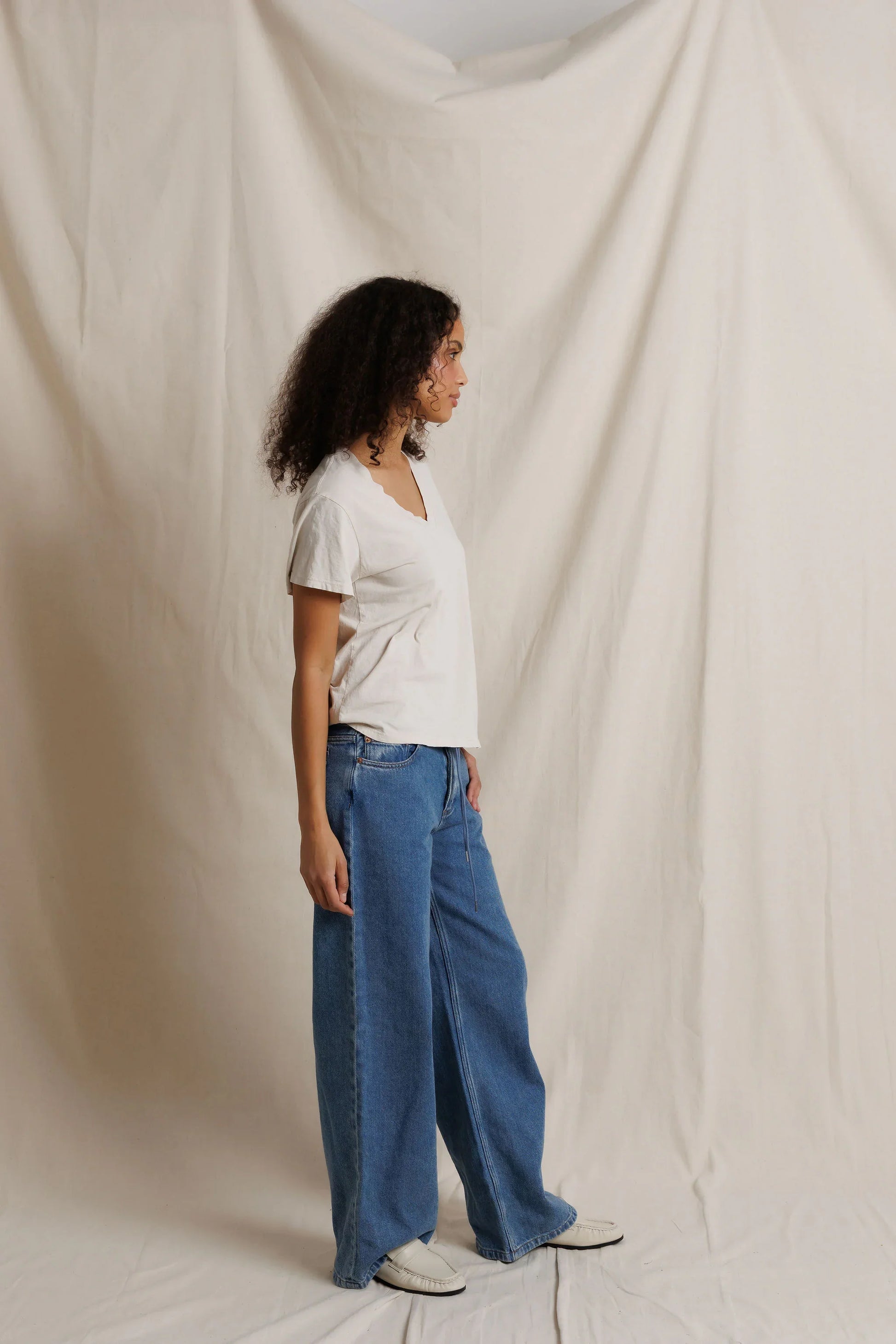 perfectwhitetee Hendrix boxy v neck tee in Whitecap Grey, alternate view on model