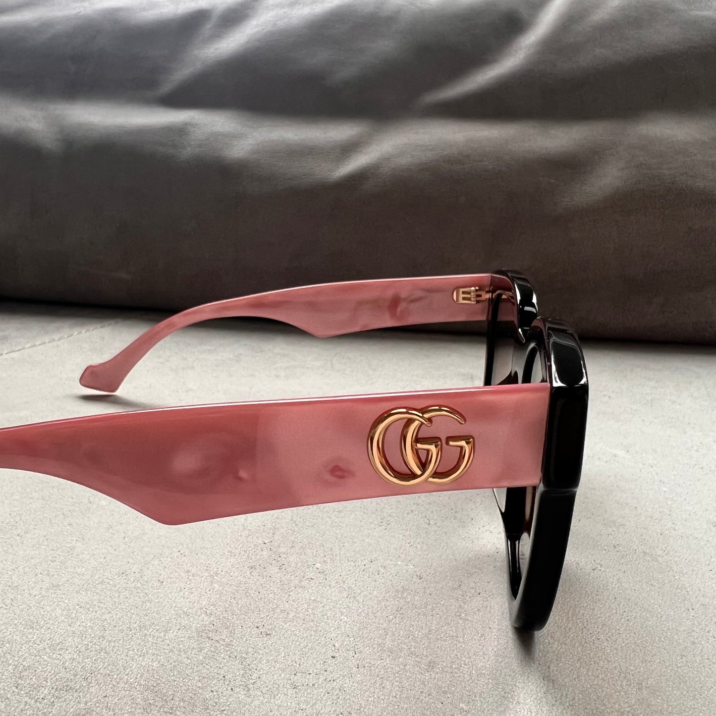 GG Pink Arm Logo Sunglasses
