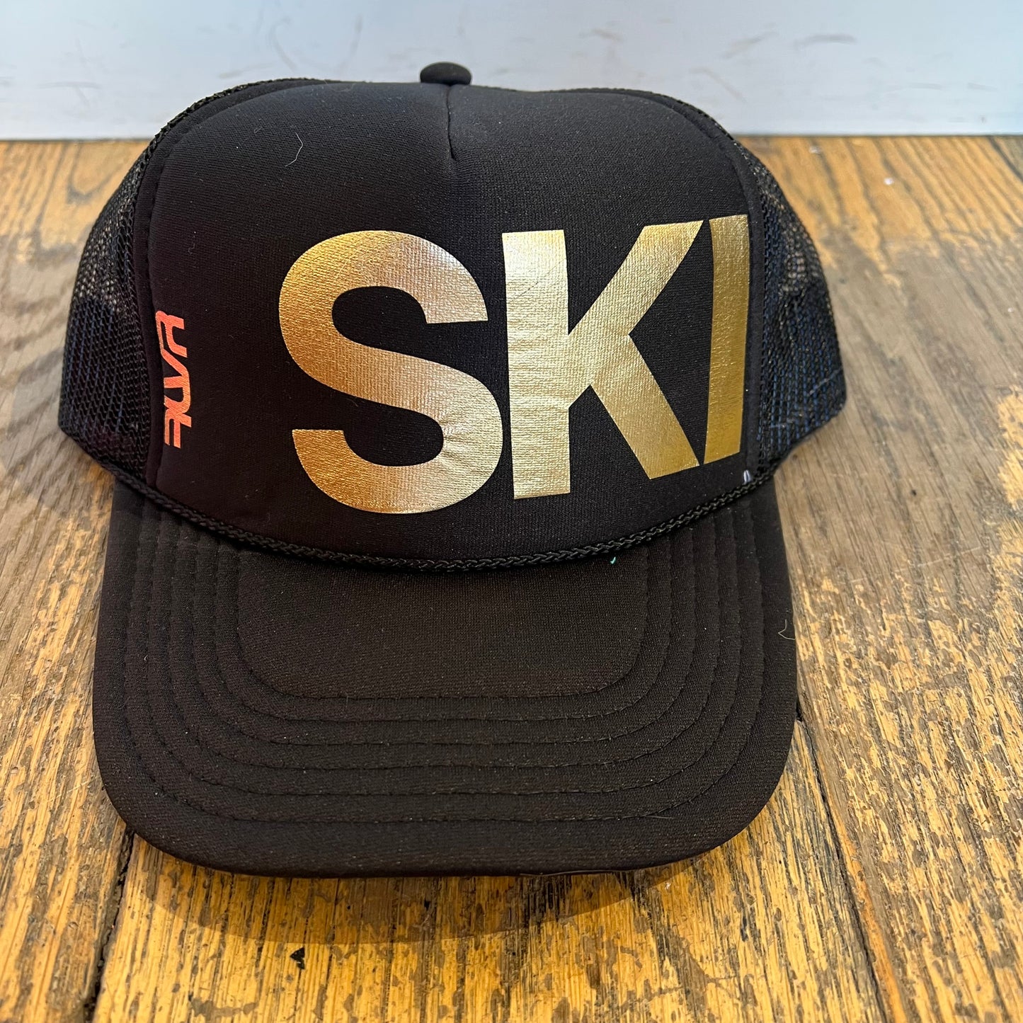 Eskyflavor SKI Trucker Hat